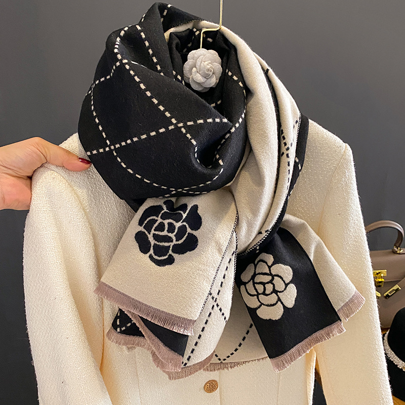 Woven Scarf Blanket - Syal Musim Dingin Wanita, Motif Bunga