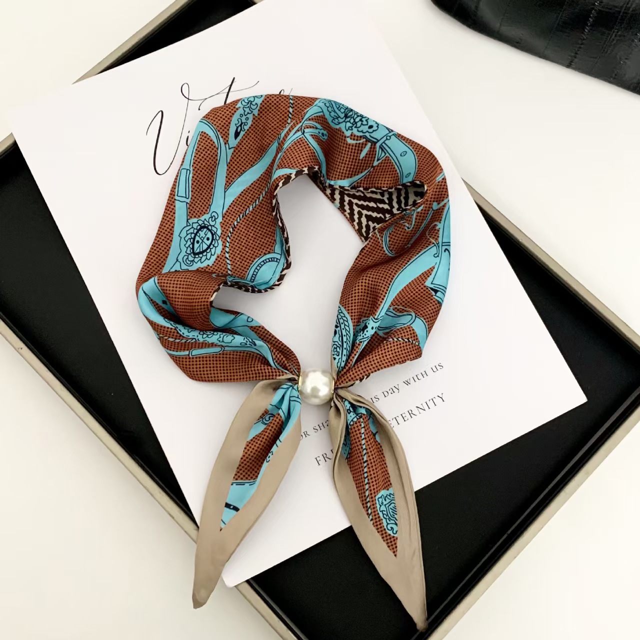 Face Scarf Mask - Syal Magnetik Mutiara Elegan Gaya Korea